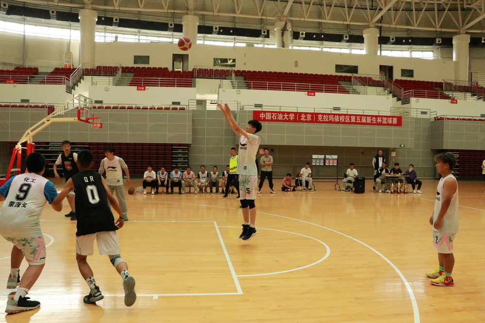20201021校区成功举办第五届新生杯篮球赛 (3)