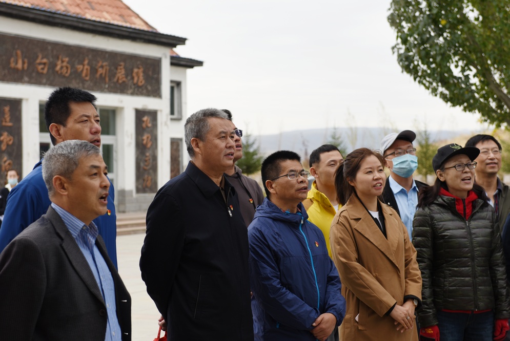 小白杨哨所共唱小白杨