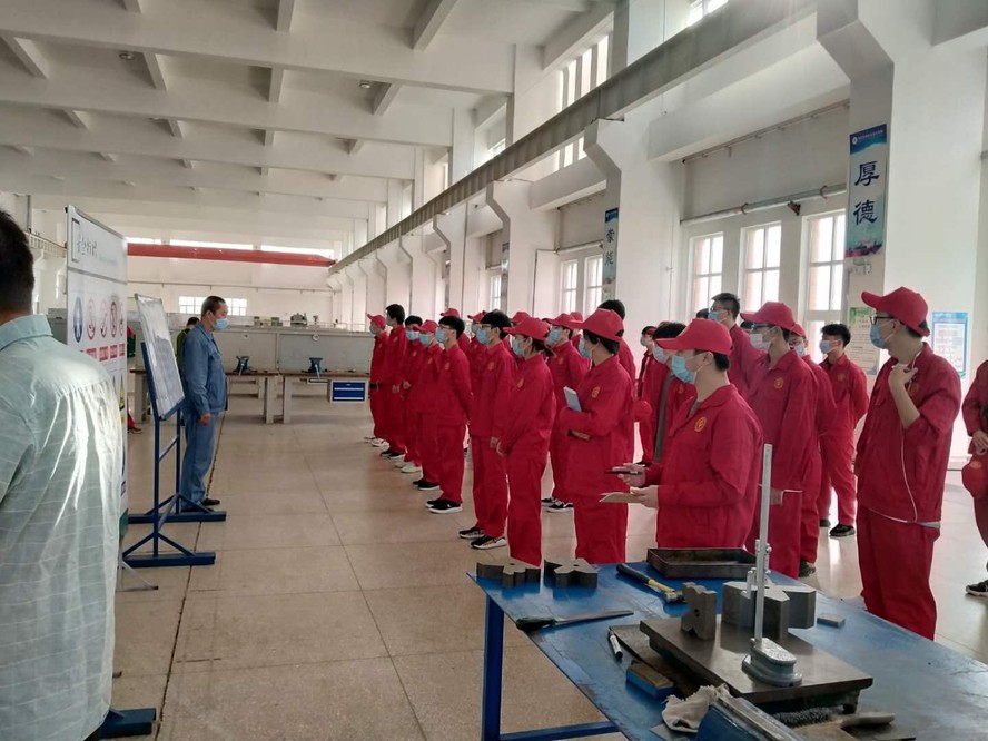 石油工程专业2018级学生顺利开展金工实习-照片2