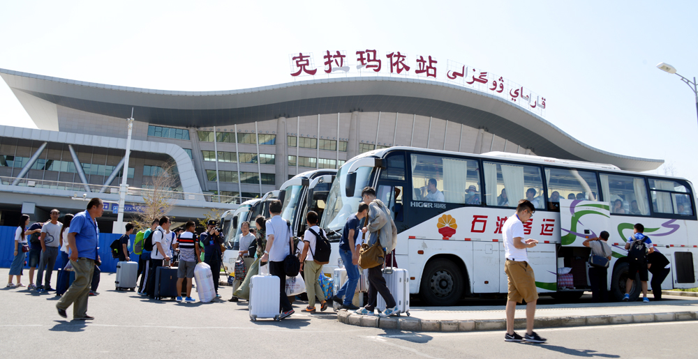 20160823-25中石大克拉玛依校区首届新生报道-张宝 (290)