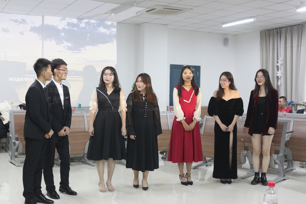 20200106文理学院俄语专业举办“俄语情结 唱响青春”主题新年晚会 (2)