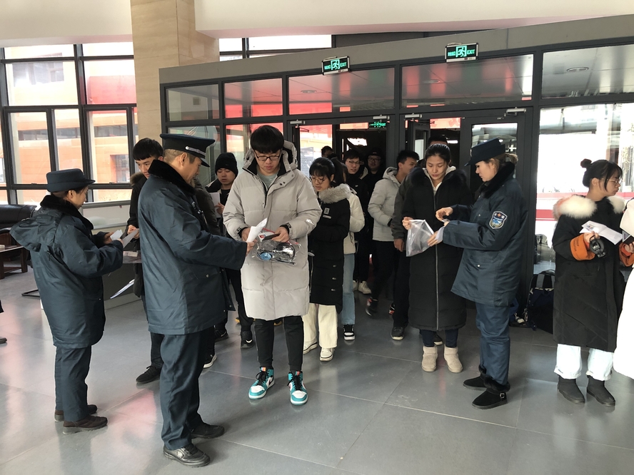 考生入场证件检查