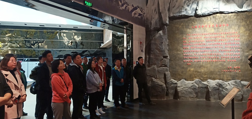 工学院主题党日胡杨河