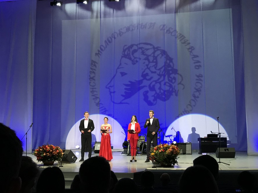 20191028-校区学生赴莫斯科参加普希金艺术节闭幕式