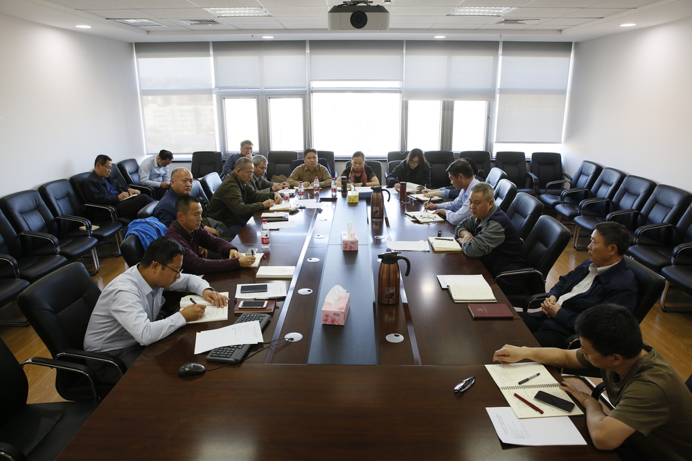 20191023校区召开2019年第九次党工委中心组理论学习扩大会 (1)