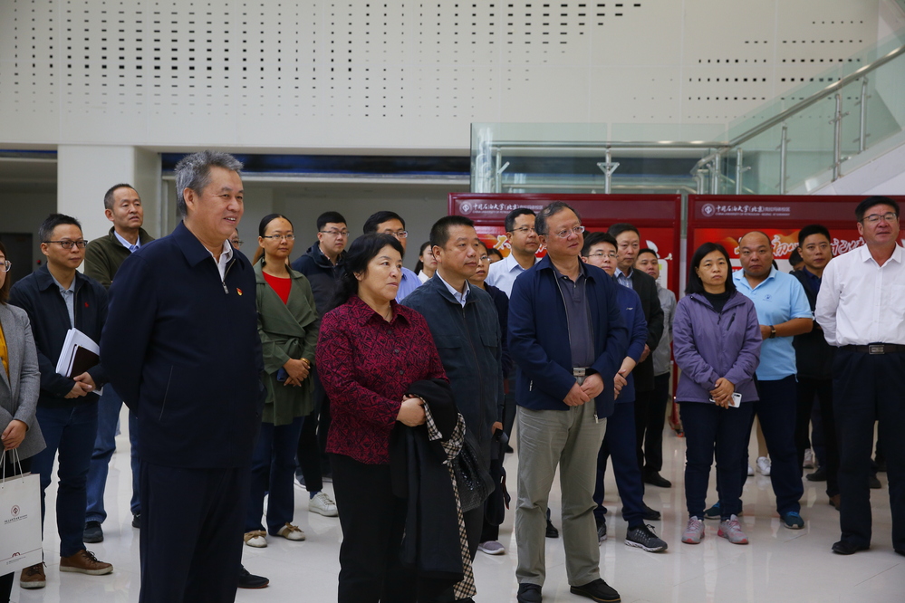 20191009建设美丽新疆 共圆祖国梦想—新疆四史”主题展览 (22)