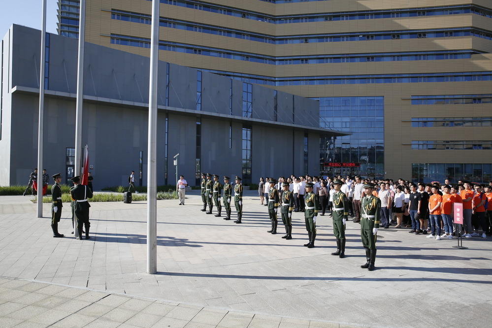 20190701校区党员集体升国旗仪式-张宝 (8)