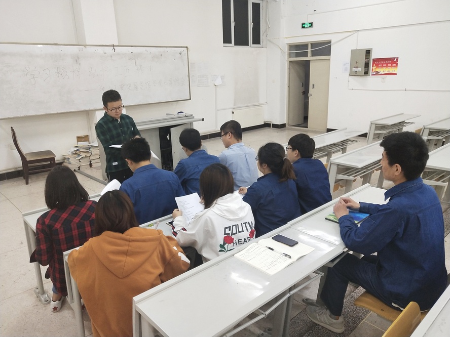 2019.5.22工学院学生第二党支部开展以“学习模范榜样，弘扬工匠精神”为主题的党组织生活会（3）