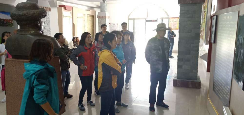 校区机关第四党支部开展主题党日活动- (2)