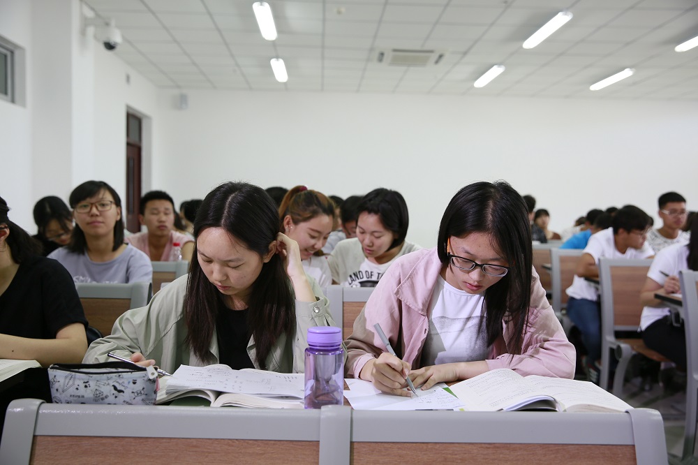 20170531中石大（北京）克拉玛依校区宣传片拍摄花絮-张宝 (206)
