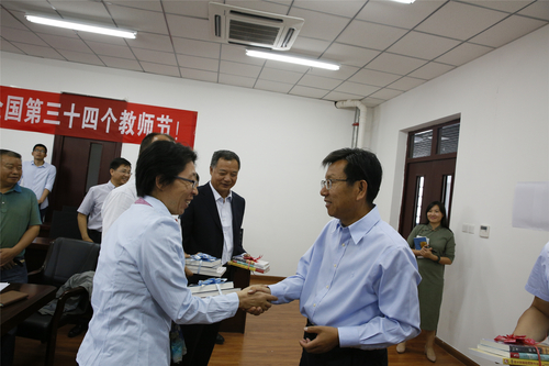 20180908赵文泉书记教师节慰问大学城教师-张宝 (11)