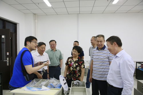 20180605山红红书记带队考察校区实验室建设-张宝 (20)