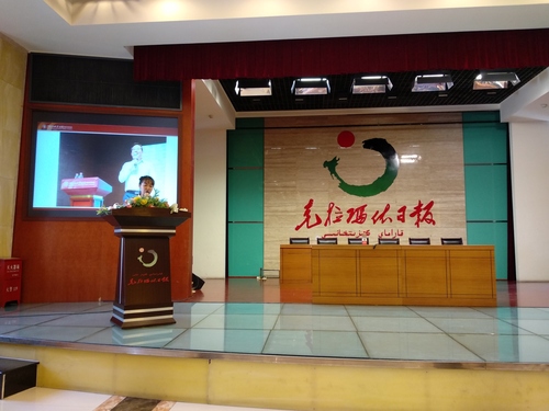 学生代表张洁英讲话 学生代表张洁英讲话