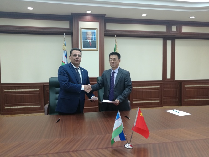 2017.10.12乌兹别克斯坦都灵理工学院-塔什干分院签署合作协议