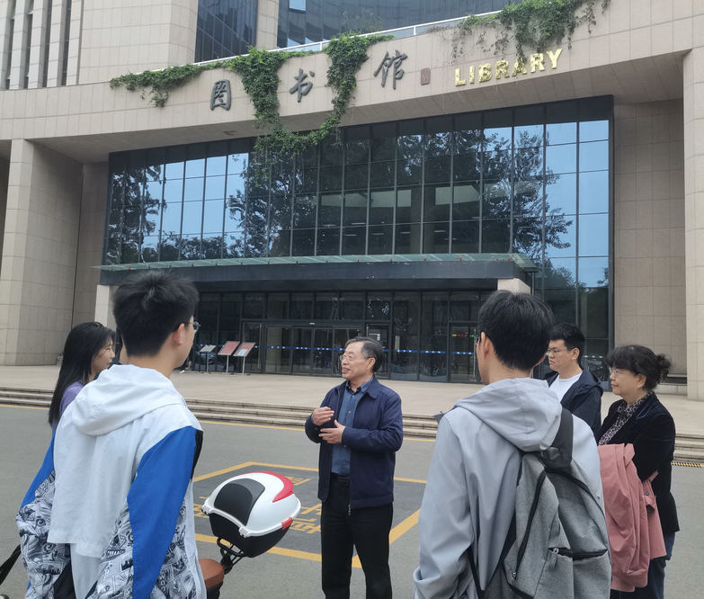 看望慰问在京交流学生