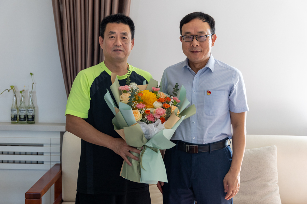 20230910教师节慰问 肖博远 邱煜珩摄 (34)