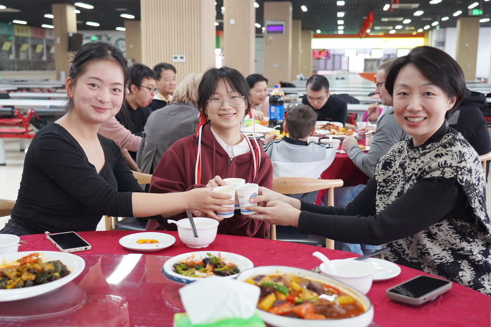 20240209留校师生除夕聚餐-袁玫摄影 (360)