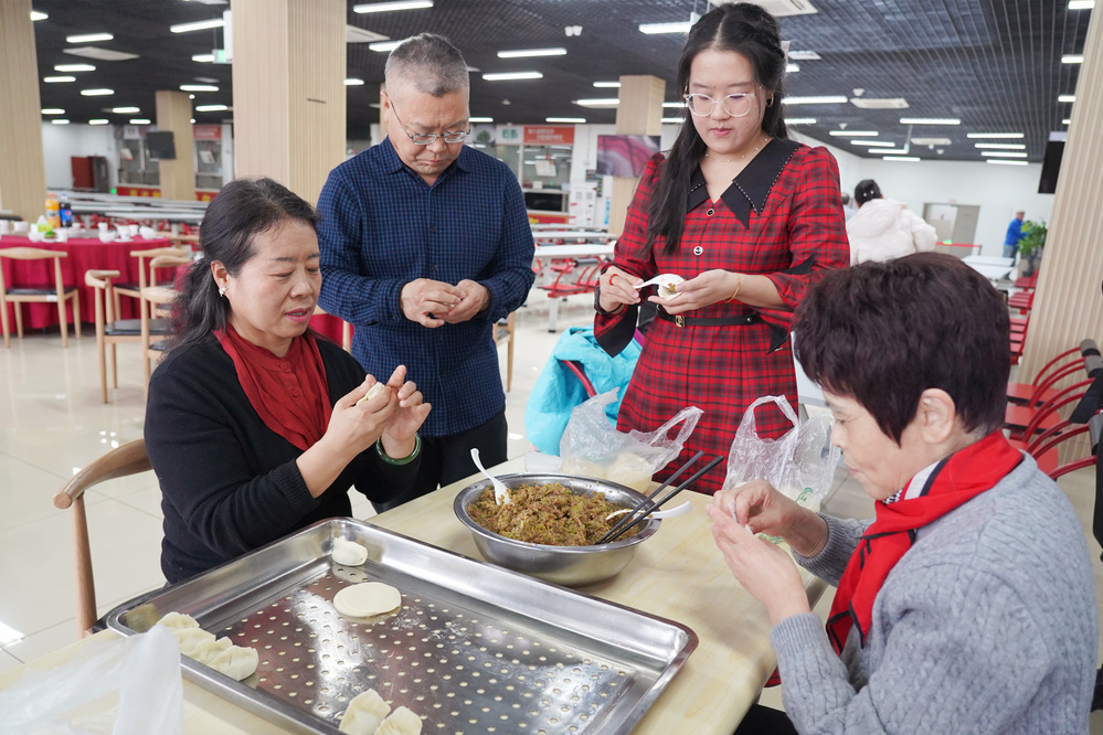20240209留校师生除夕聚餐-袁玫摄影 (57)