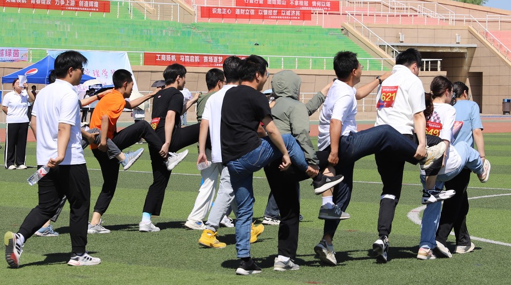 学生组混合时代列车 郝佳瑛 (1)