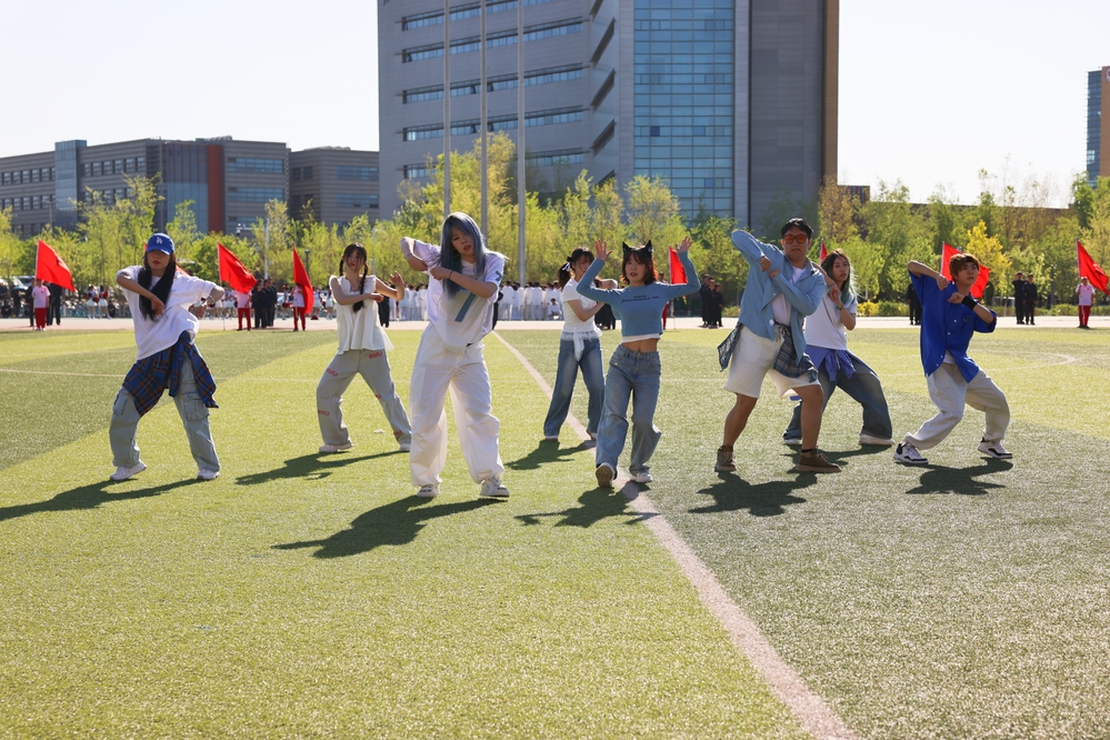 2025年开幕式李新雅  (37)