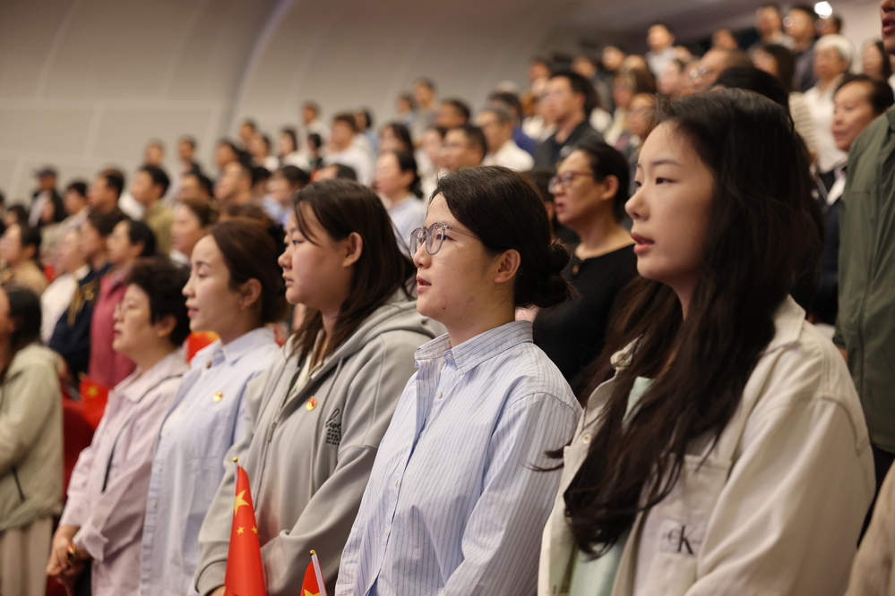 J2集中观看阅兵仪式 (2)