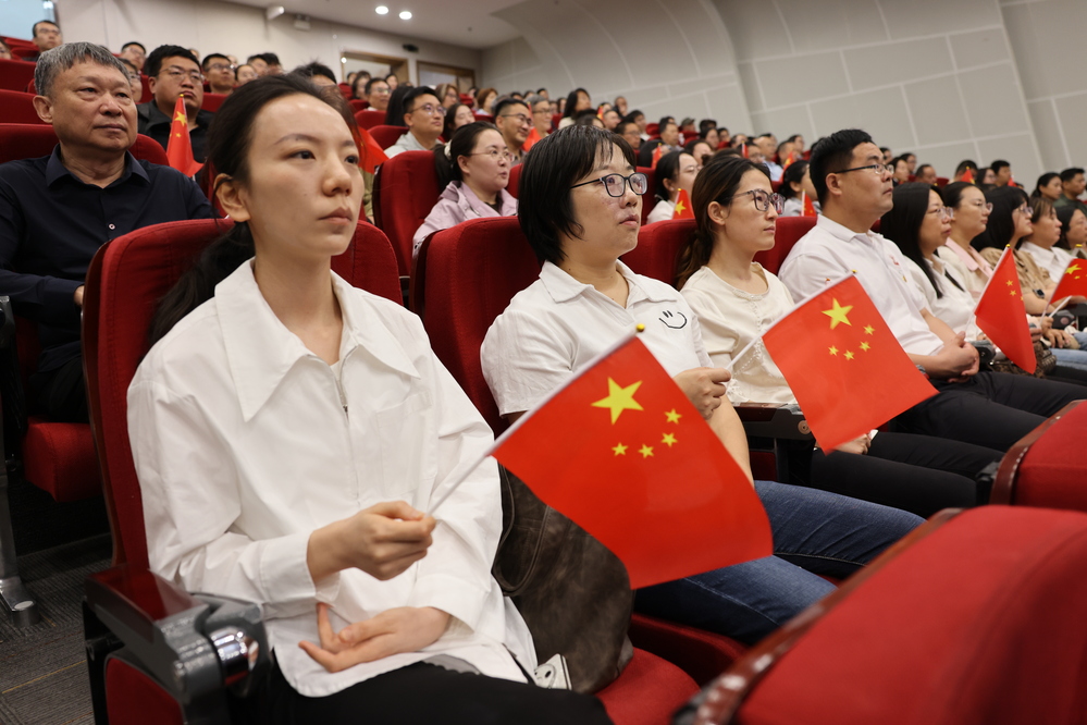 J2集中观看阅兵仪式 (5)