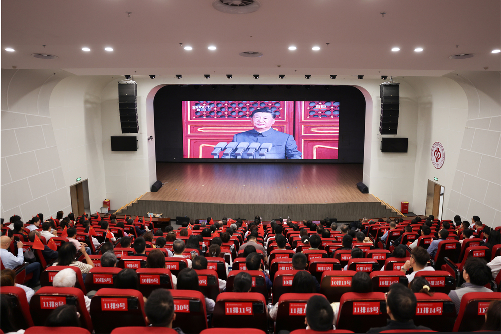 J2集中观看阅兵仪式 (3)