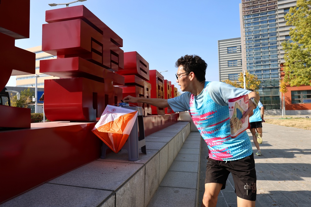 20251011定向越野10号点位李新雅摄 (1)