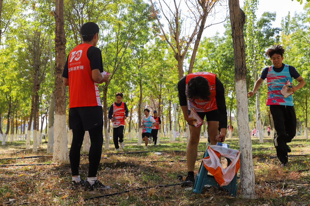 20251011定向越野4号点位蒋昕宇摄（1）