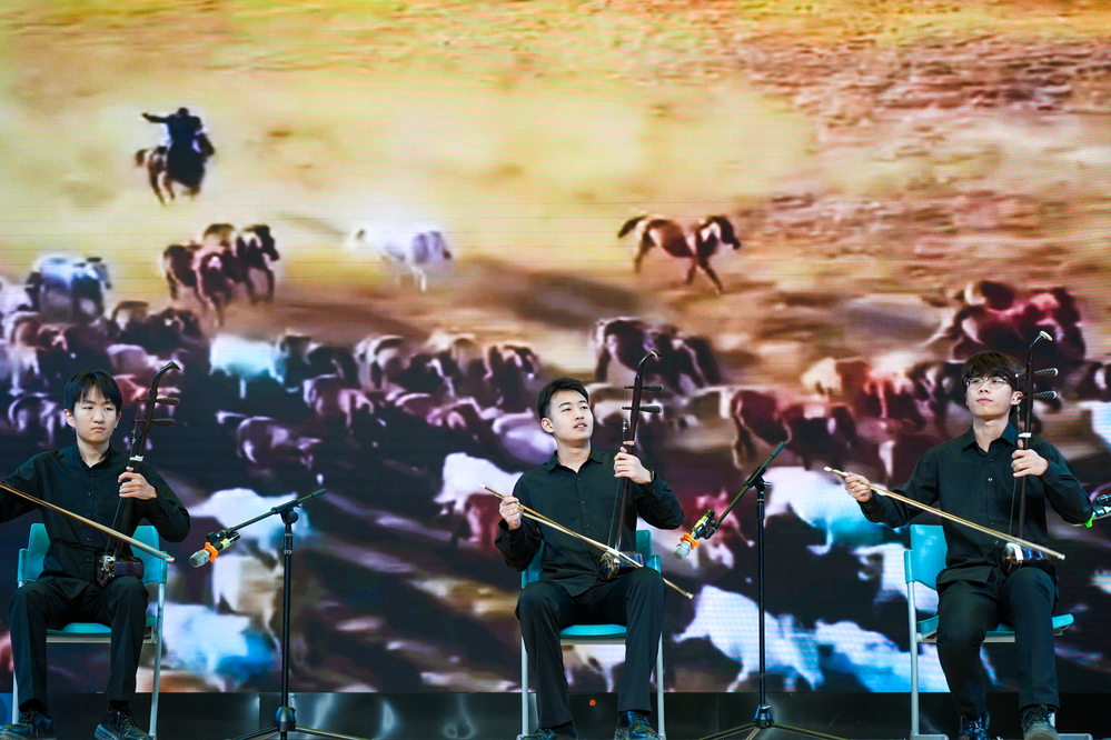 二胡重奏《战马奔腾》