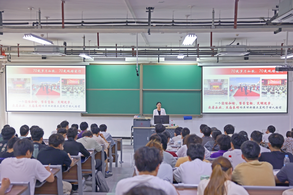 20260617张校长讲思政课-郝志远摄 (10)