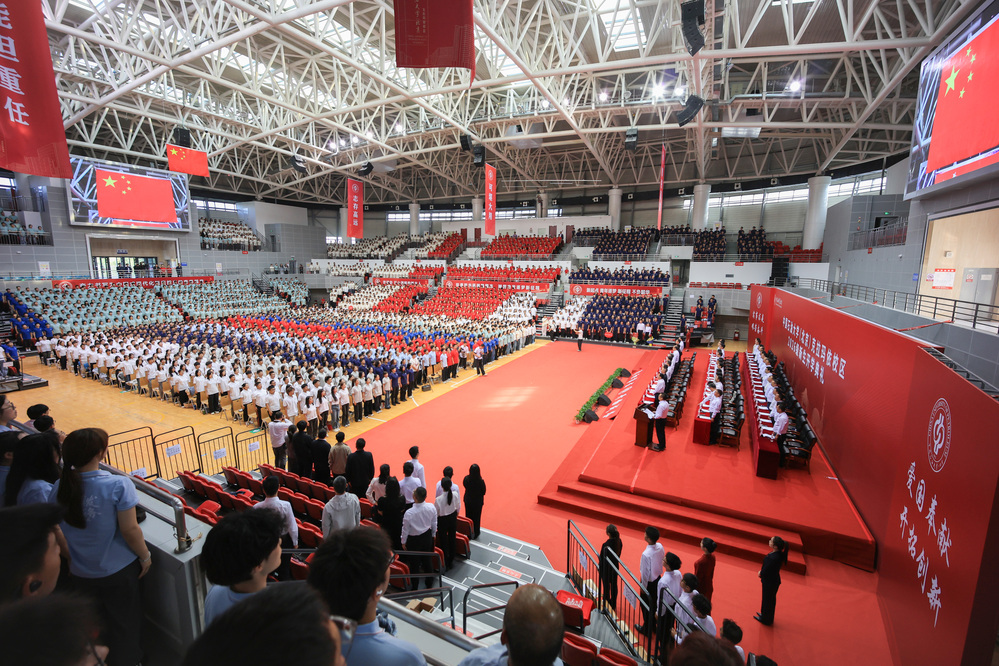 20260906新生开学典礼奏唱国歌&校歌 (9)