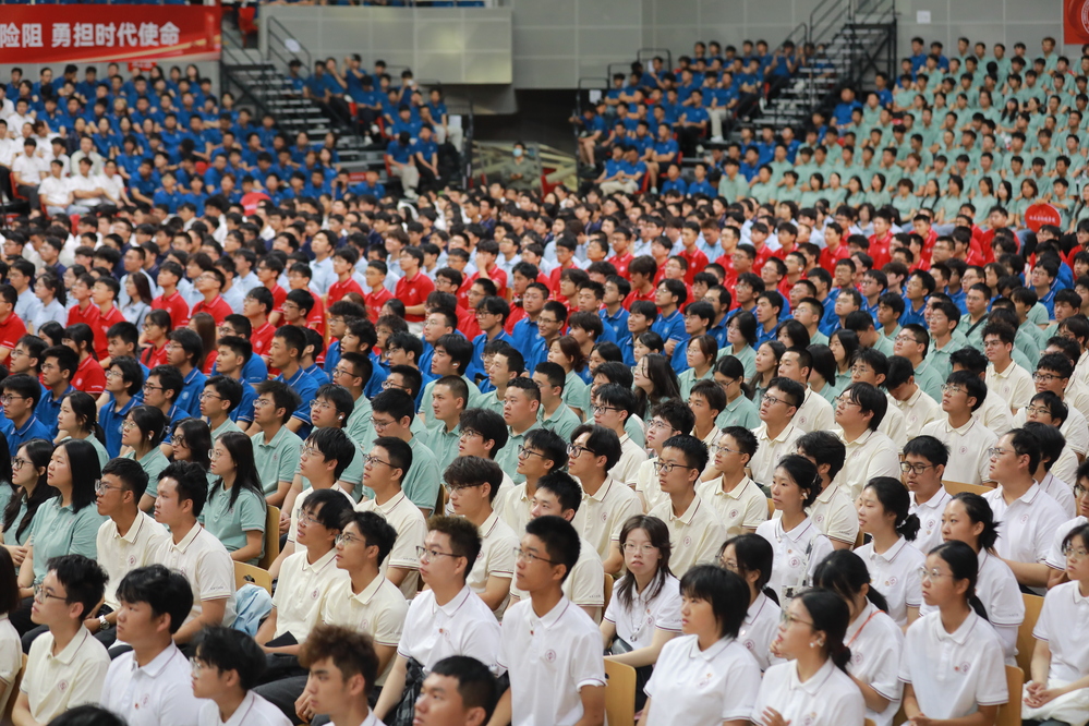 20260906新生开学典礼观众席新生大景 (29)
