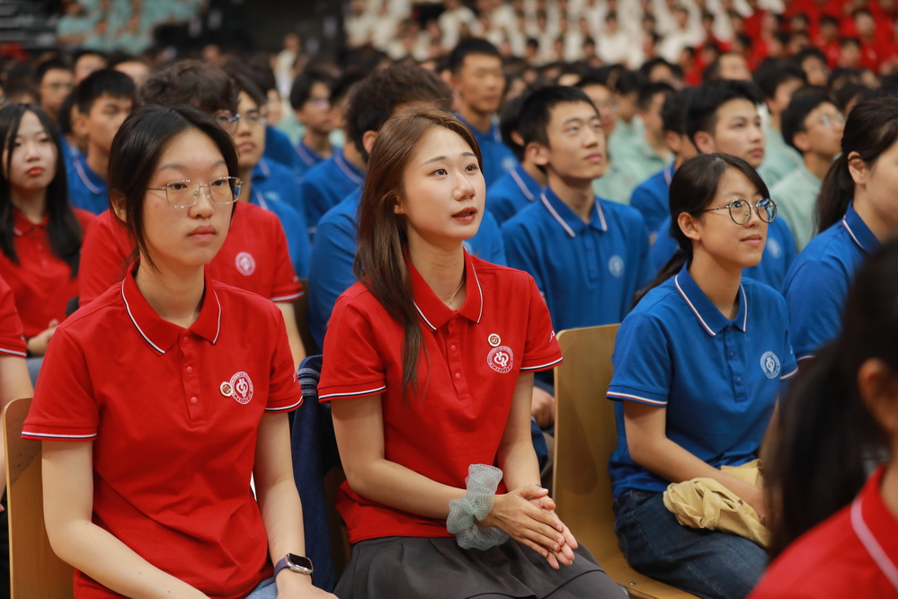 20260906新生开学典礼观众席新生特写 (17)