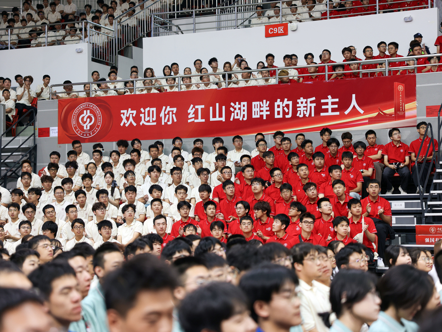 20260906新生开学典礼观众席新生大景 (5)