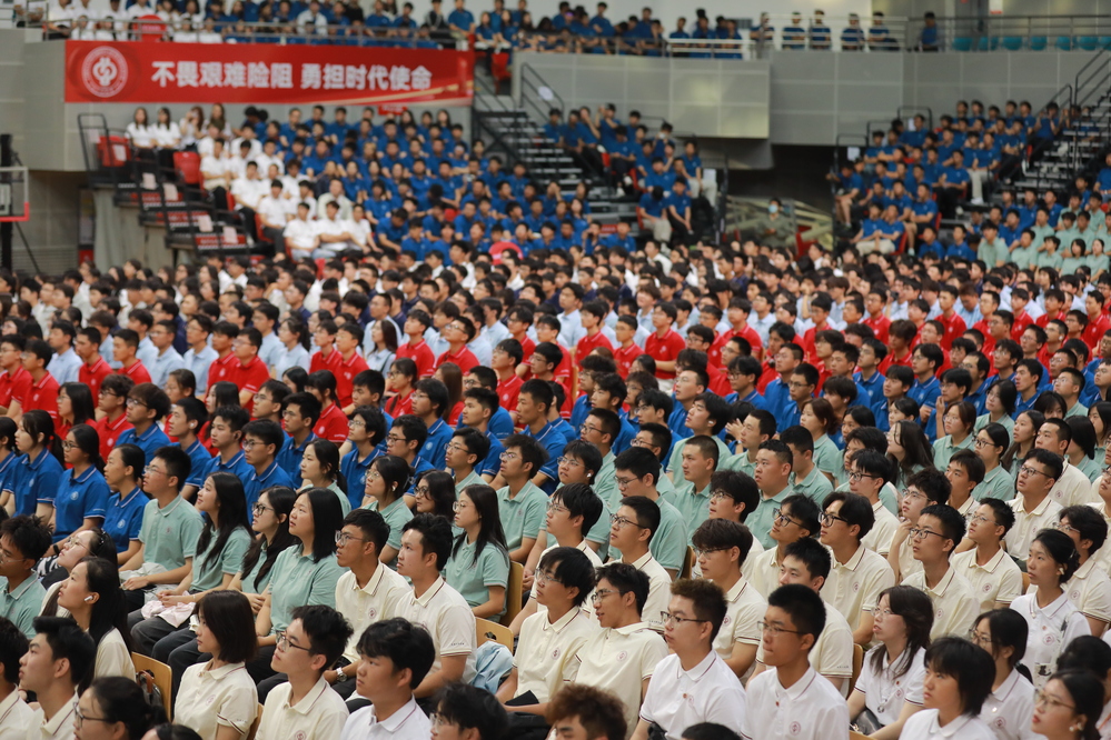 20260906新生开学典礼观众席新生大景 (27)