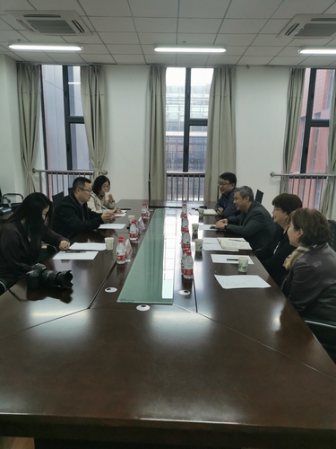 20191213中国政法大学一行到文理学院访问并看望援建老师 (3)