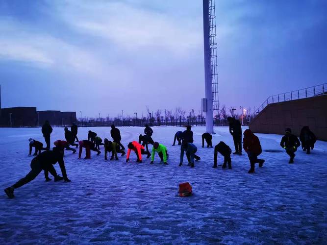 20191219文理学院牵头成立长跑队并与克拉玛依跑团共同开展冬训活动