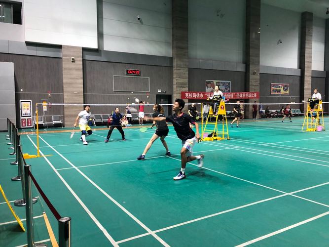 校区羽毛球队在市“强身健体抗击疫情”羽毛球赛中再创佳绩1 校区羽毛球队在市“强身健体抗击疫情”羽毛球赛中再创佳绩1