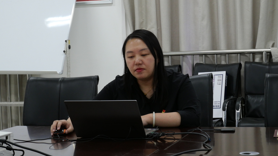 学院领导班子成员深入语言与艺术系党支部讲专题党课1